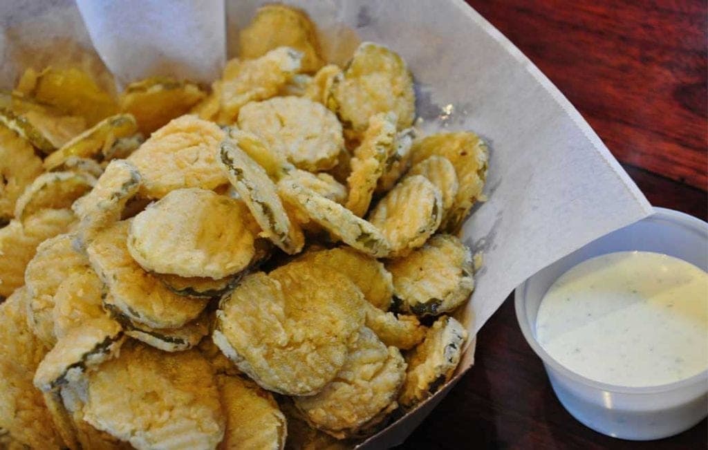 Fried oysters with dipping sauce