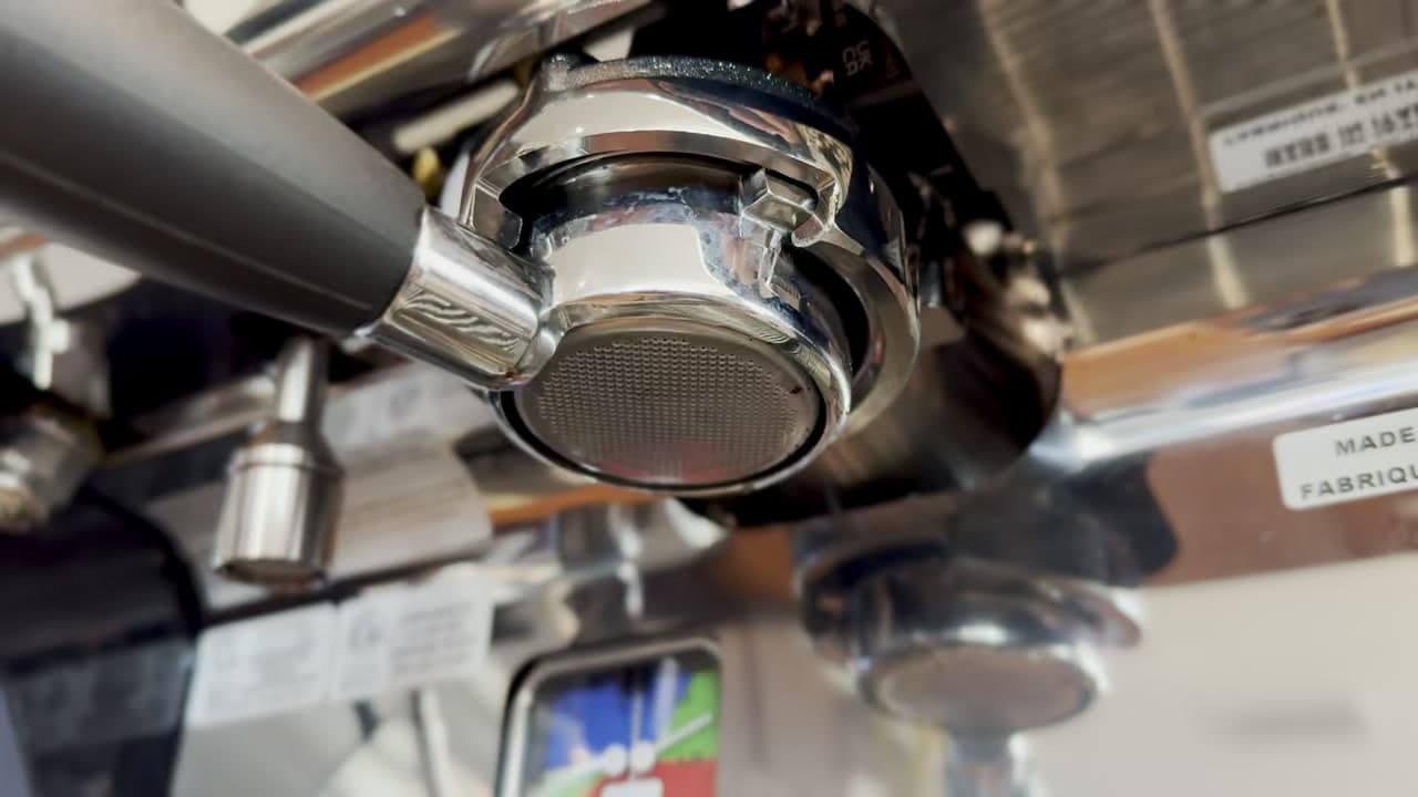 Espresso machine portafilter and basket