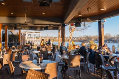 Tie-Up Restaurants on Lake Norman: *Where to Dock and Dine by Boat*